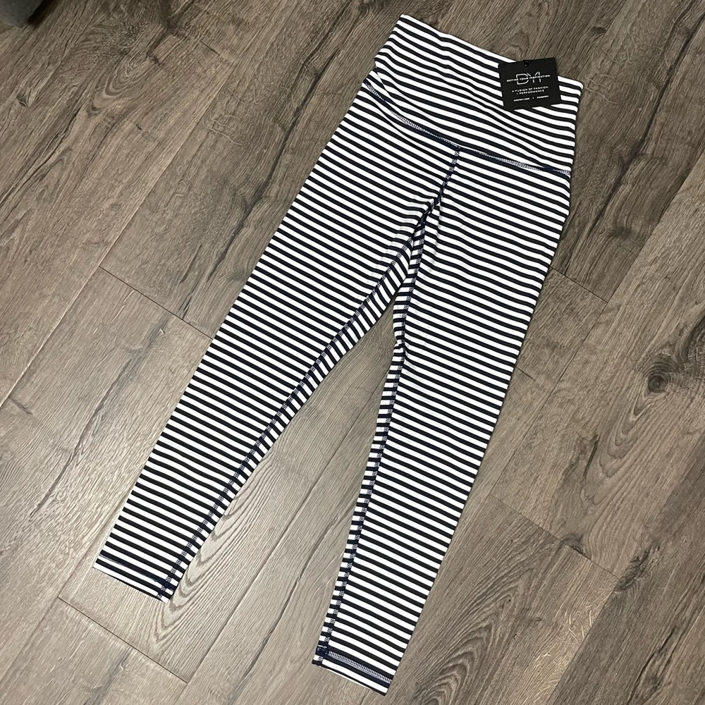DYI Signature Stripe Crop Kickstart Leggings - XS